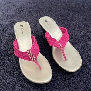 Size 10 White Mountain Pink wedge Sandal